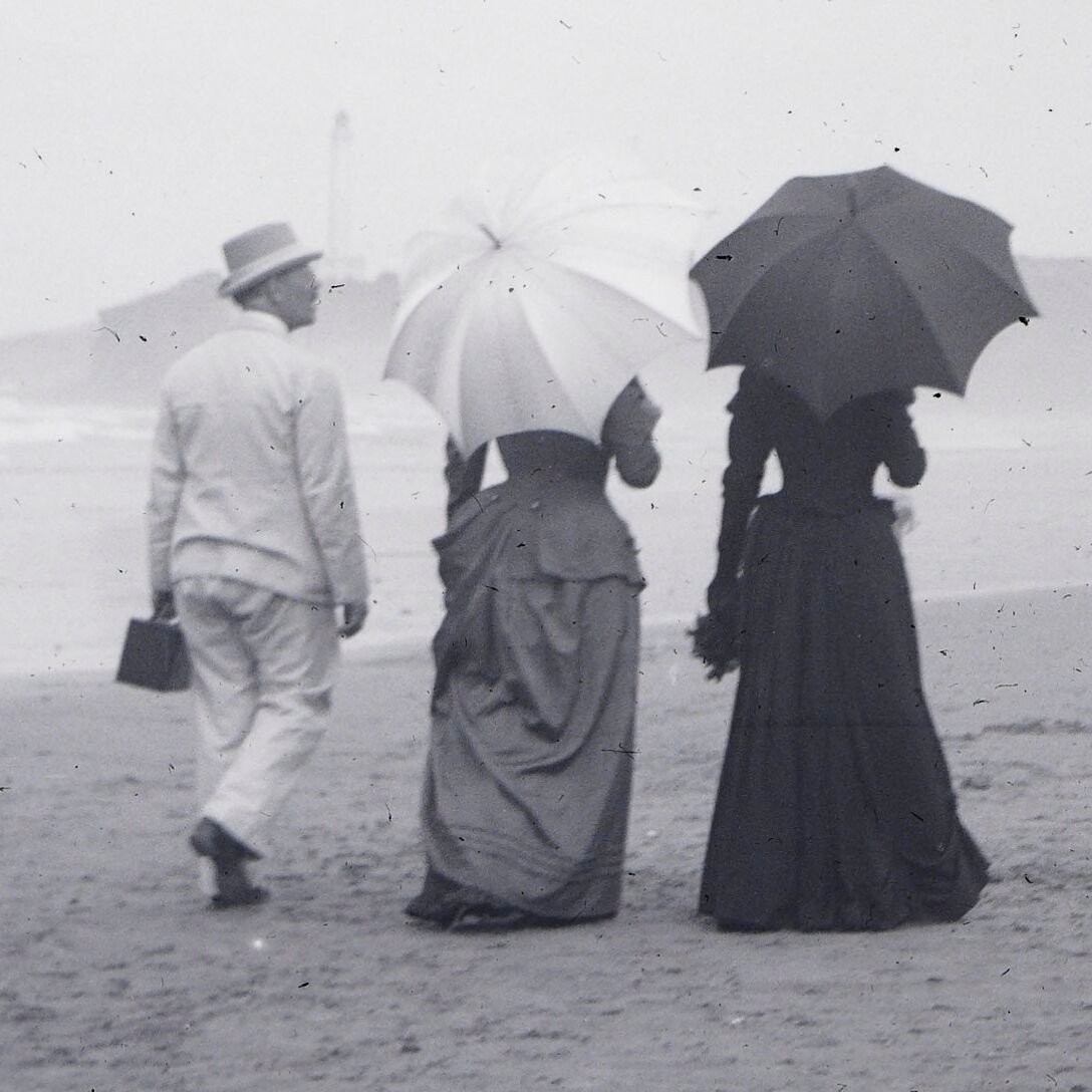 Elégants sur la grande plage, Biarritz, octobre 1891