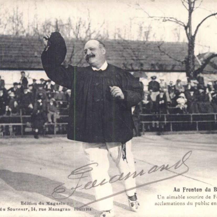 Au Fronton du Brun, près Biarritz&nbsp;: Un aimable sourire de Ferdinand, en réponse aux acclamations du public en faveur du réputé chanteur